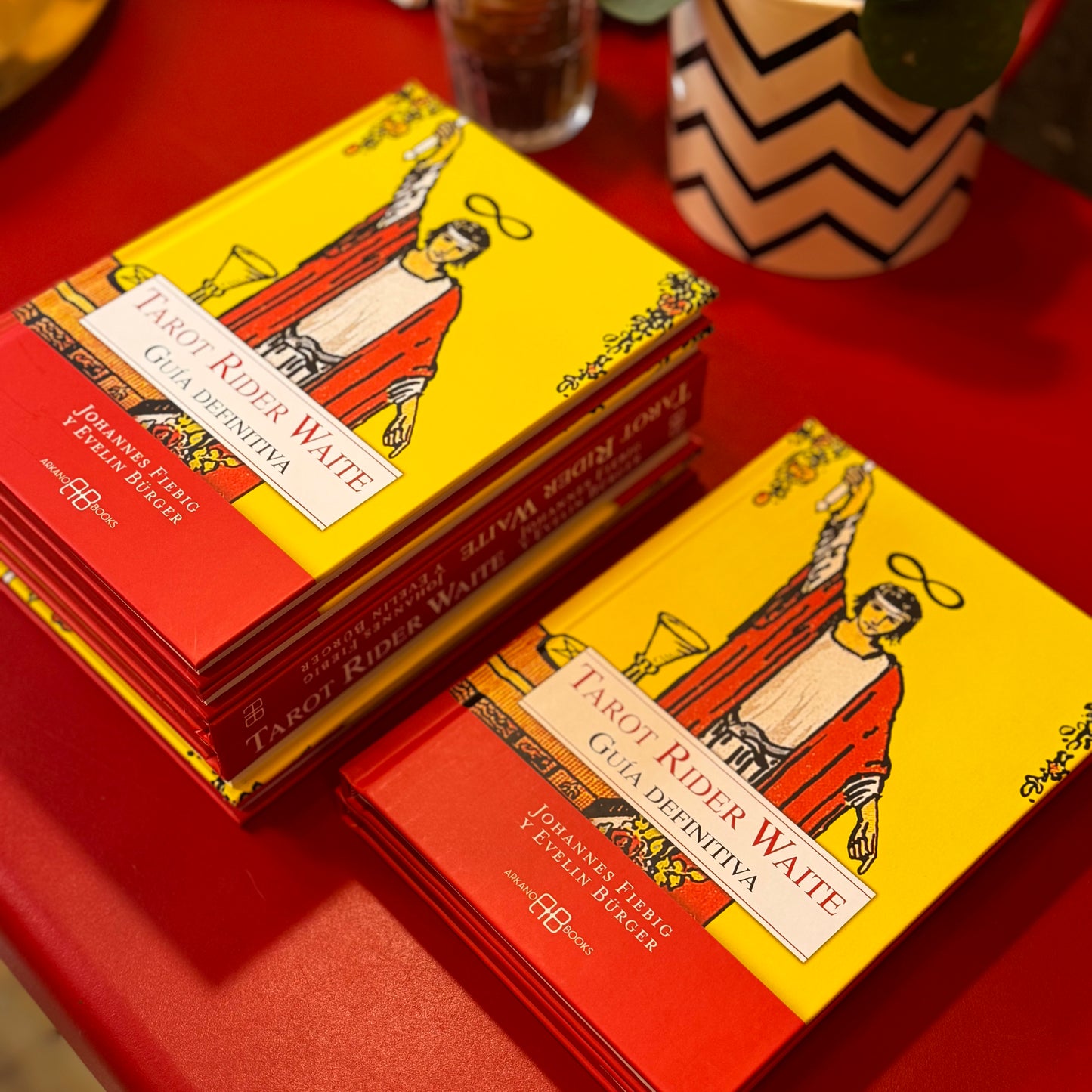 Guía definitiva del Tarot Rider Waite – (es un libro) Edición Arkano Books