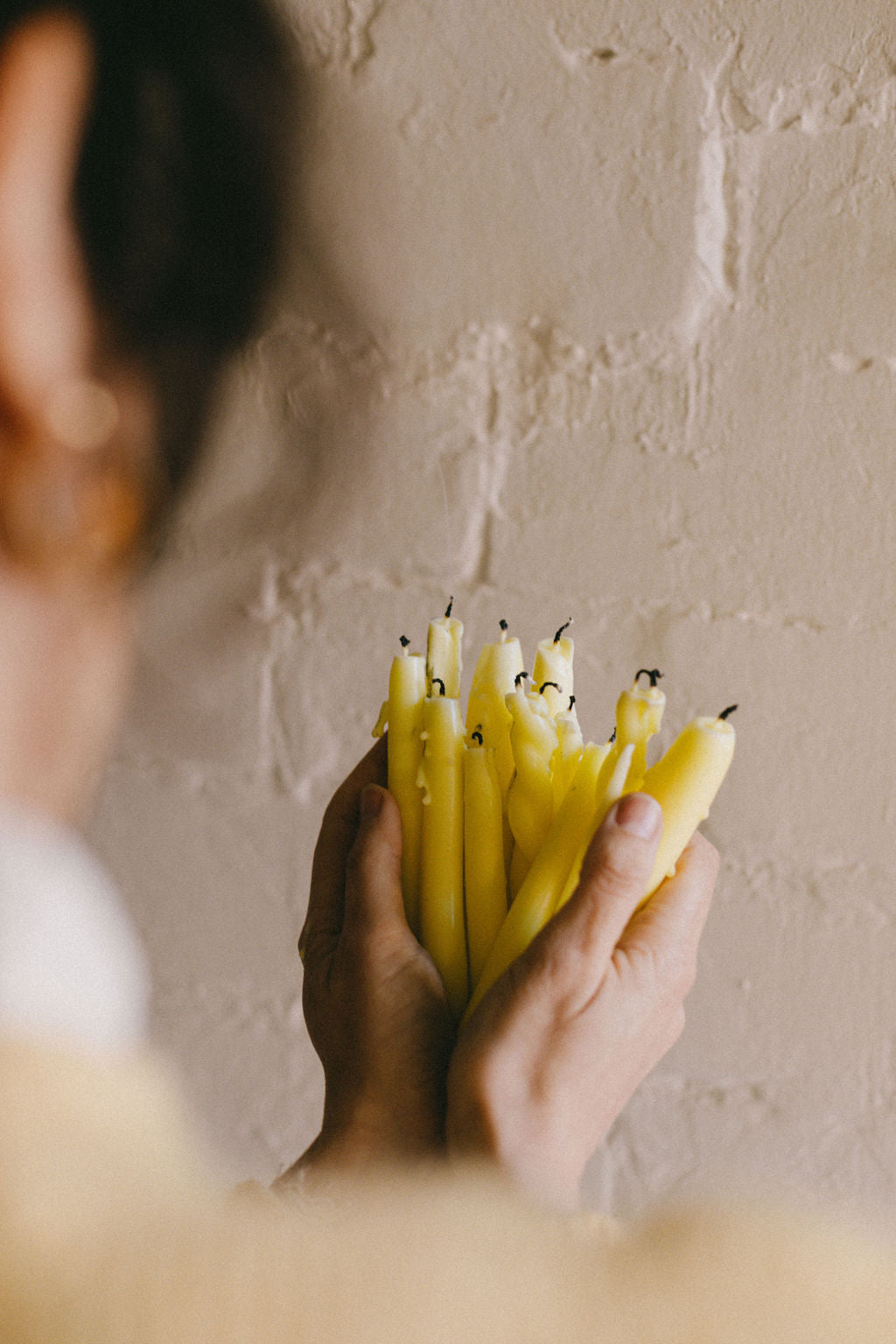MIMOSA Pack 12 velas mixto de cortas (Vela ritual amarilla: Felicidad y alegría)