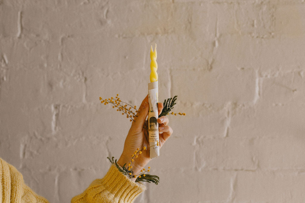 Vela ritual amarilla MIMOSA larga trenzada