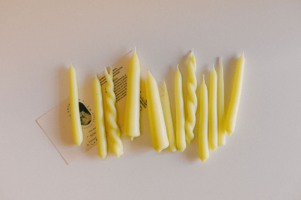 Vela ritual amarilla MIMOSA 15gr x 13cm (felicidad y alegría) PAck mixto 12 velas