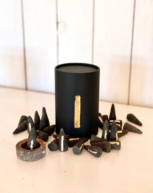 Ofrenda sagrada de copal y oro