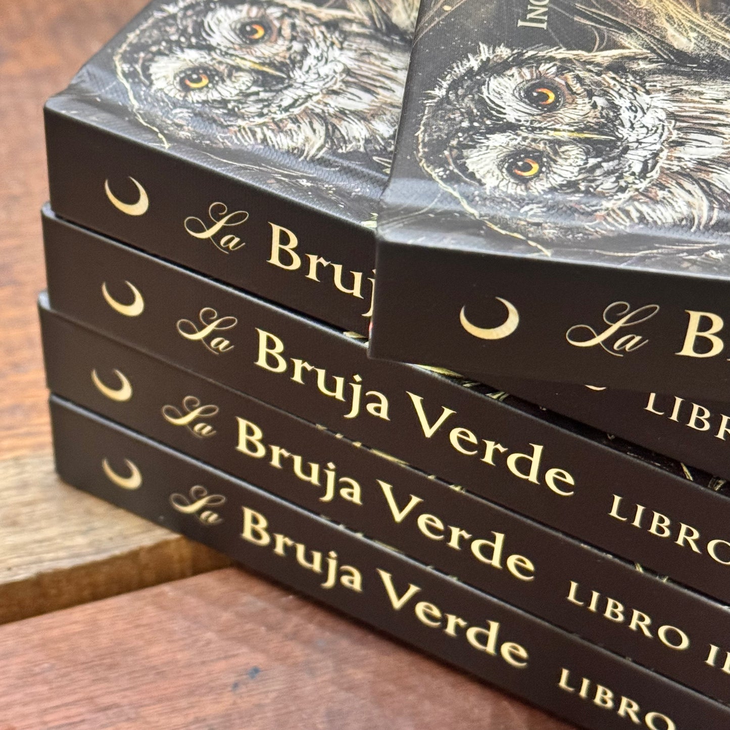 Libro ilustrado de la Bruja verde